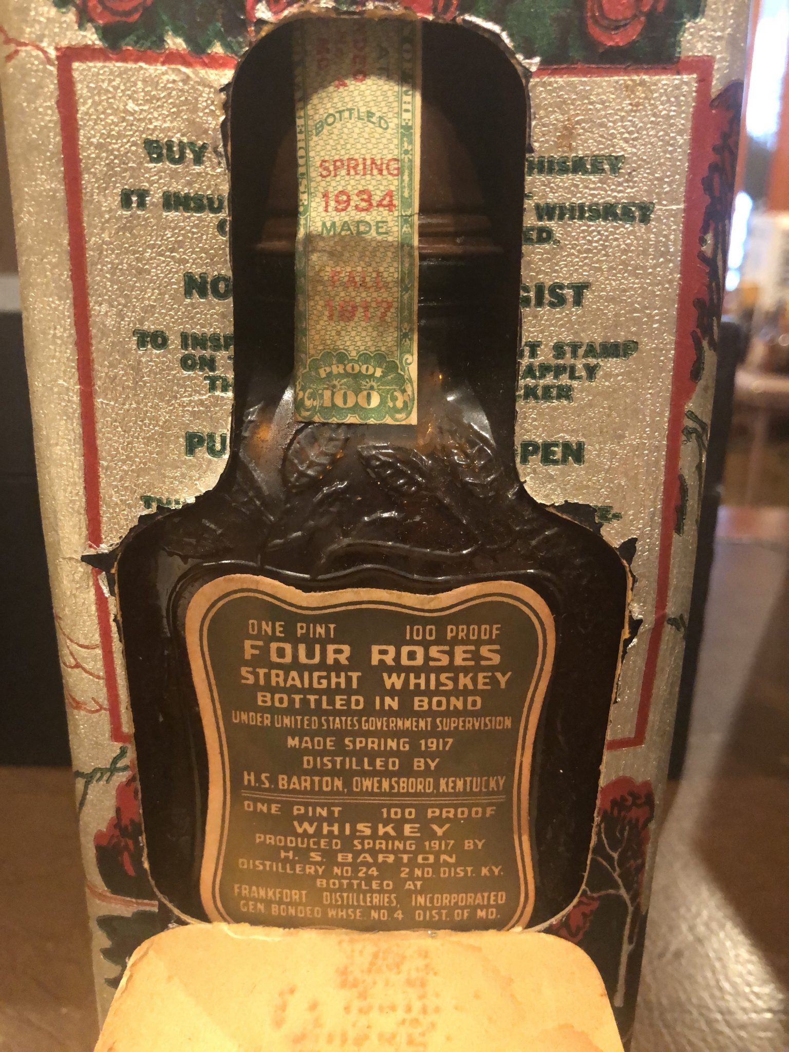 Four Roses Pint 1917/1934 in a tamperproof box Whiskey Bent